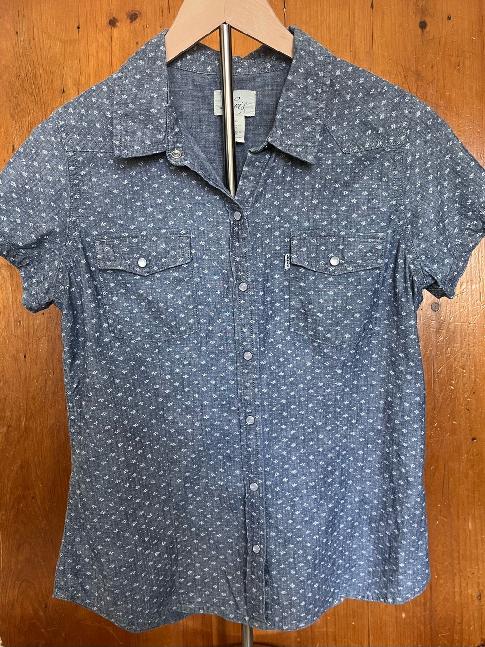Levi’s Women's Short-Sleeve Western Denim Shirt with Micro Print and Pearl Snaps